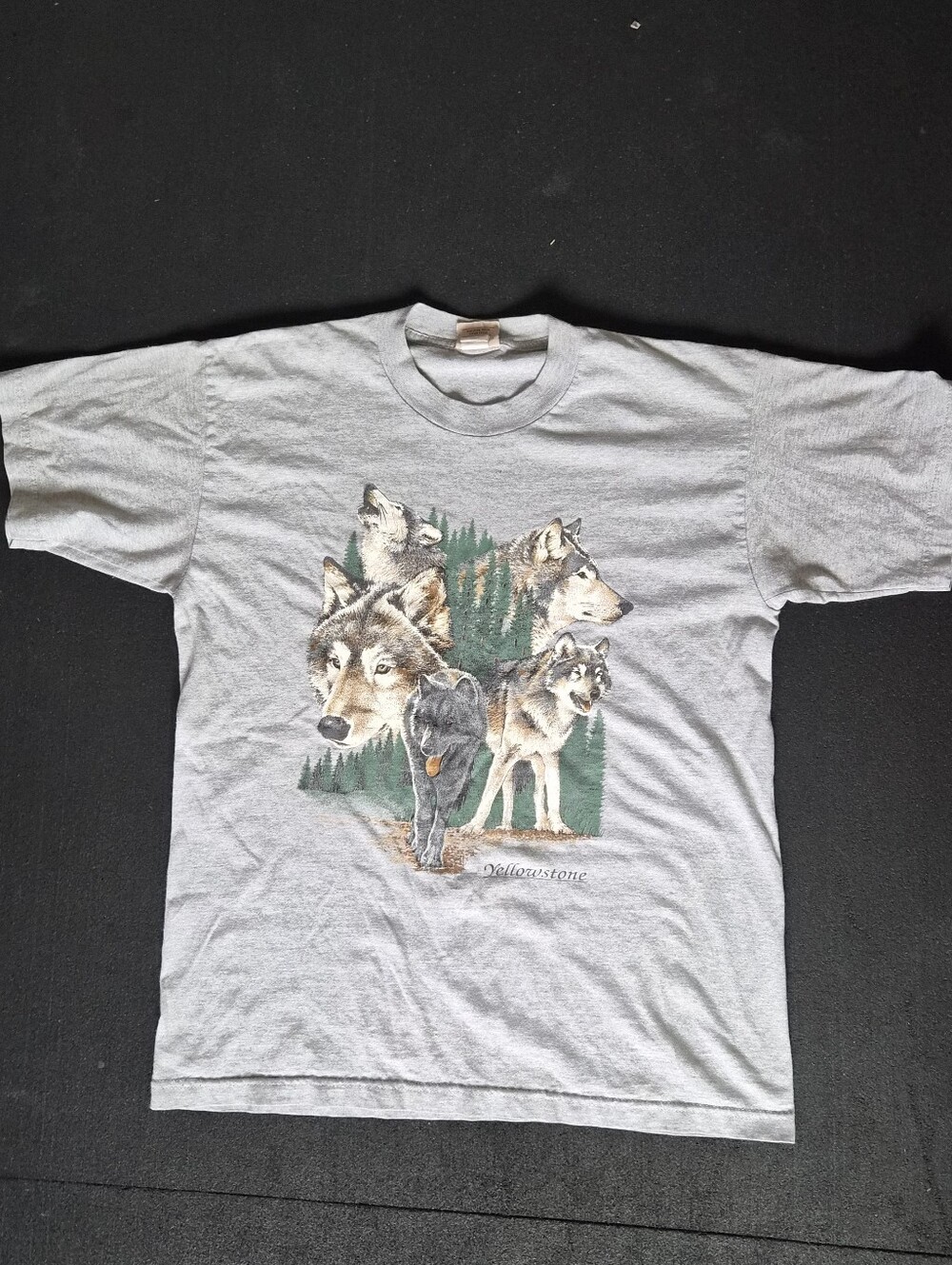 Yellowstone Wolves Graphic Tee - Light Gray 100% Cotton